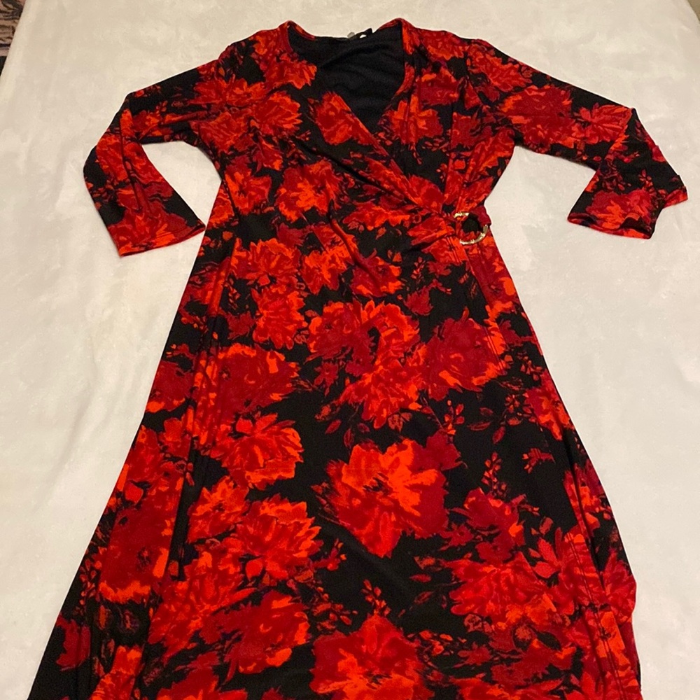 Beautiful black and red print, form fitting but very classy!